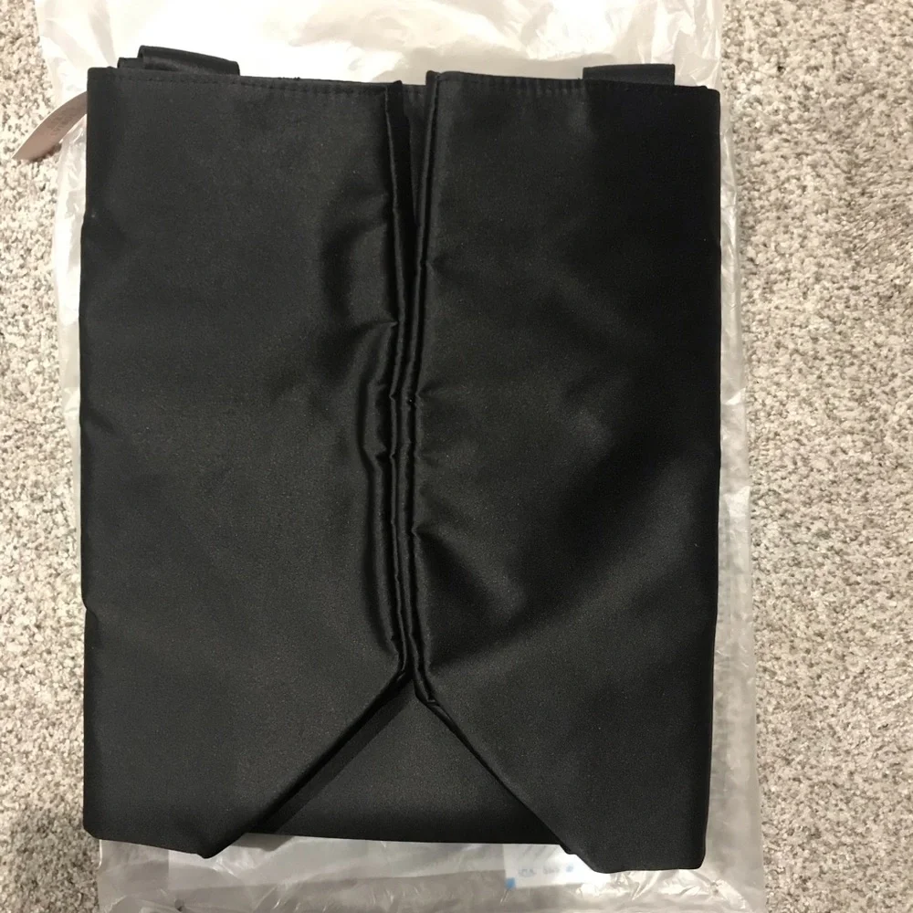 Victoria’s Secret Fashion Show 2025 Bag - Picture 3 of 4